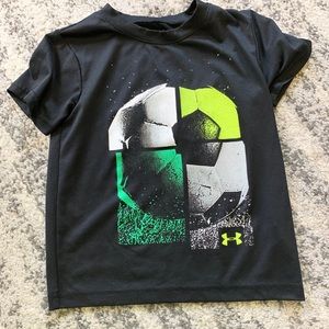 Boys under Armour tee size 4